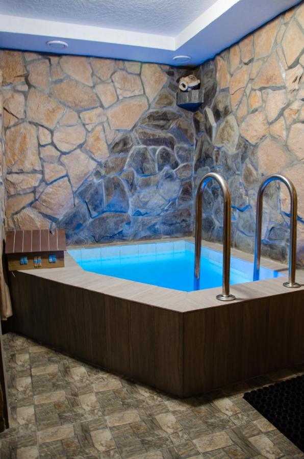 Relax Complex Hotel Boryspil Bagian luar foto