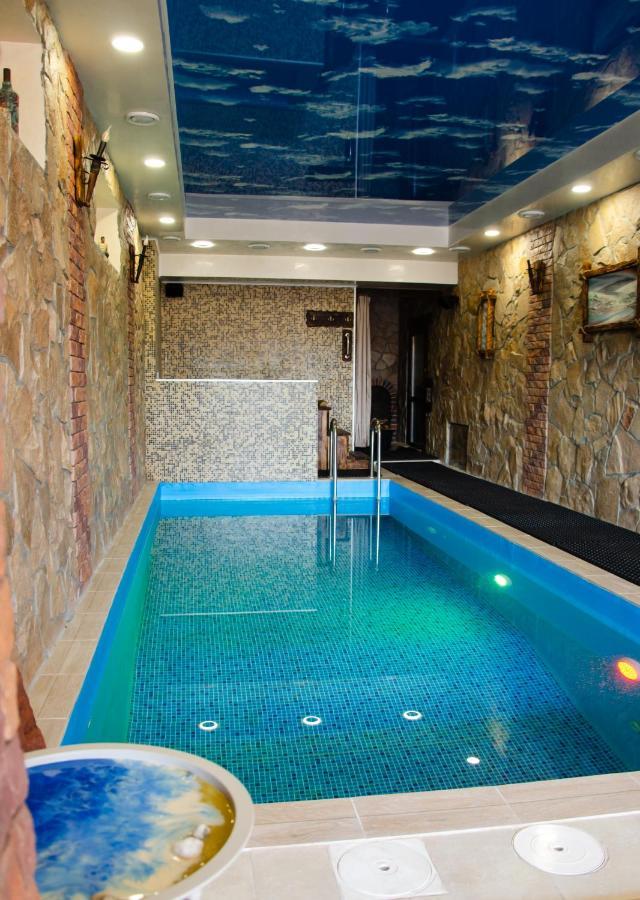 Relax Complex Hotel Boryspil Bagian luar foto
