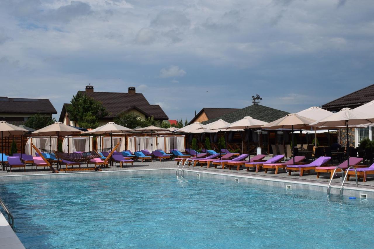 Relax Complex Hotel Boryspil Bagian luar foto