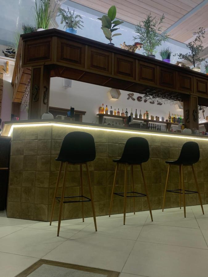 Relax Complex Hotel Boryspil Bagian luar foto